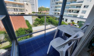 En venta apartamento en Aidy Grill de 2 dormitorios, con balcon.