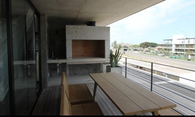 Apartamento en venta en Manantiales de 3 dormitorios con vista al mar.