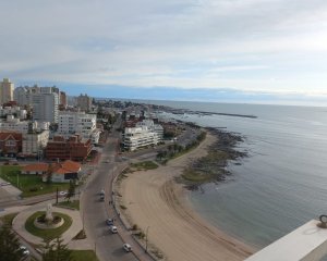 Apartamento de 3 dormitorios en Torre Malecon , Punta del este , Playa Mansa