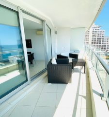 Vende Apartamento en Mansa - Punta del Este de 3 dormitorios.