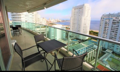 Vende apartamento Gala Tower, 3 dormitorios Playa Mansa