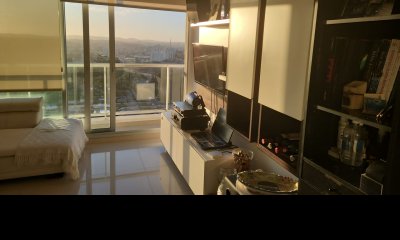 Venta Apartamento de 2 dormitorios sobre Av. Roosevelt con hermosa vista despejada