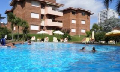 Apartamento de 3 dormitorios, con parrillero y estufa, cerca del mar, Punta del Este