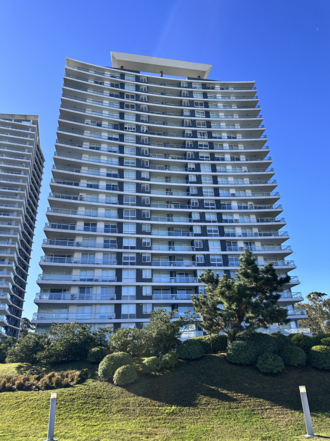 Vende departamento en Torre One II, Punta del este