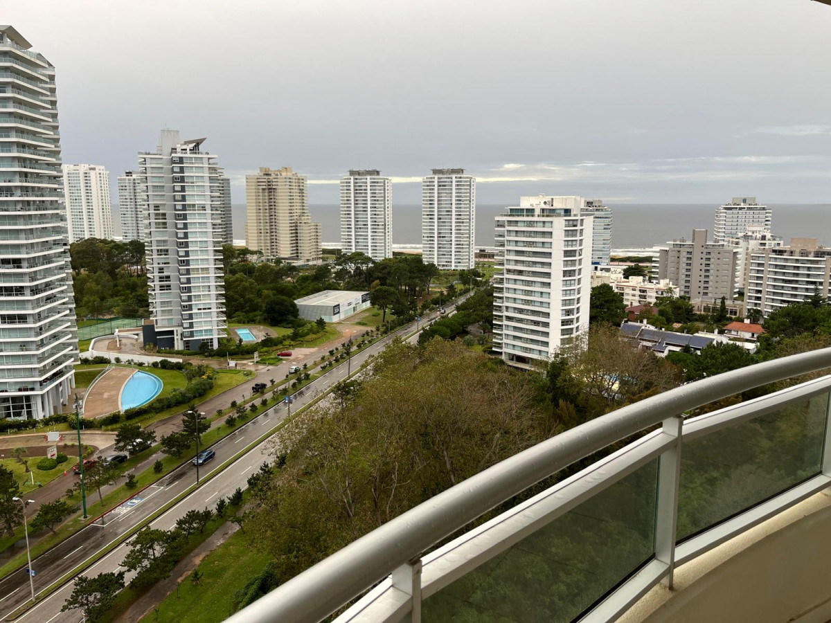 Apartamento en Venta de 3 dormitorios  Punta del Este