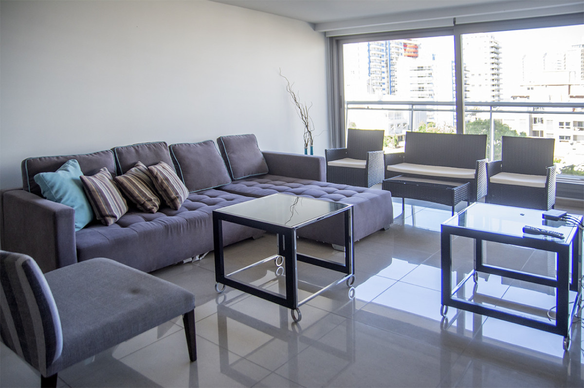 En excelente ubicacion a pasos de Playa Brava y Playa Mansa, Torre Onix