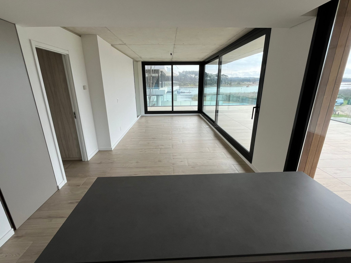 Departamento de 2 dormitorios con 2 baños en venta, gran terraza. Walmer Lagoon