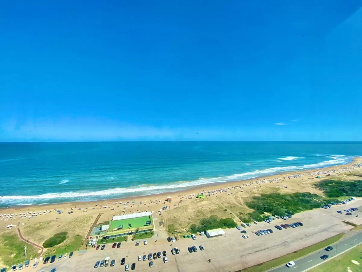 Vende apartamento en Torre Le Parc, Punta del Este. 3 dormitorios