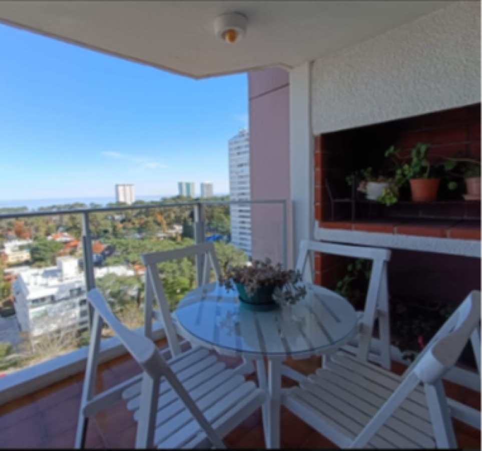 Vende apartamento de 2 dormitorios en Roosevelt Punta del Este, con Balcon.