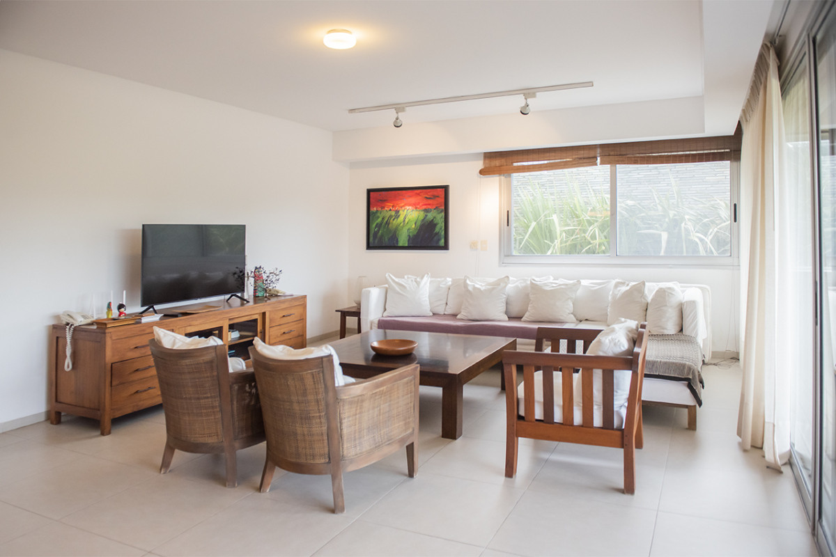 Apartamento En Venta 2 Dormitorios frente al mar. Brava 28