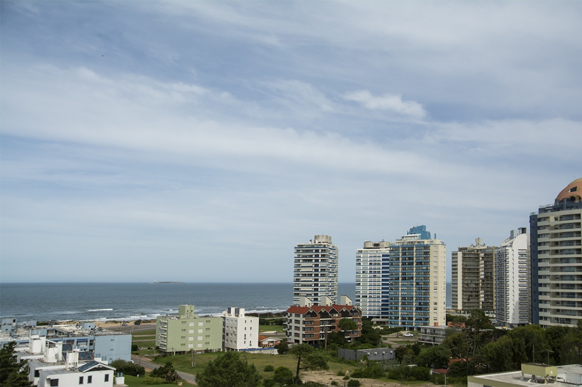 Apartamento Hermoso en venta en zona de la Brava, Torre Chronos .