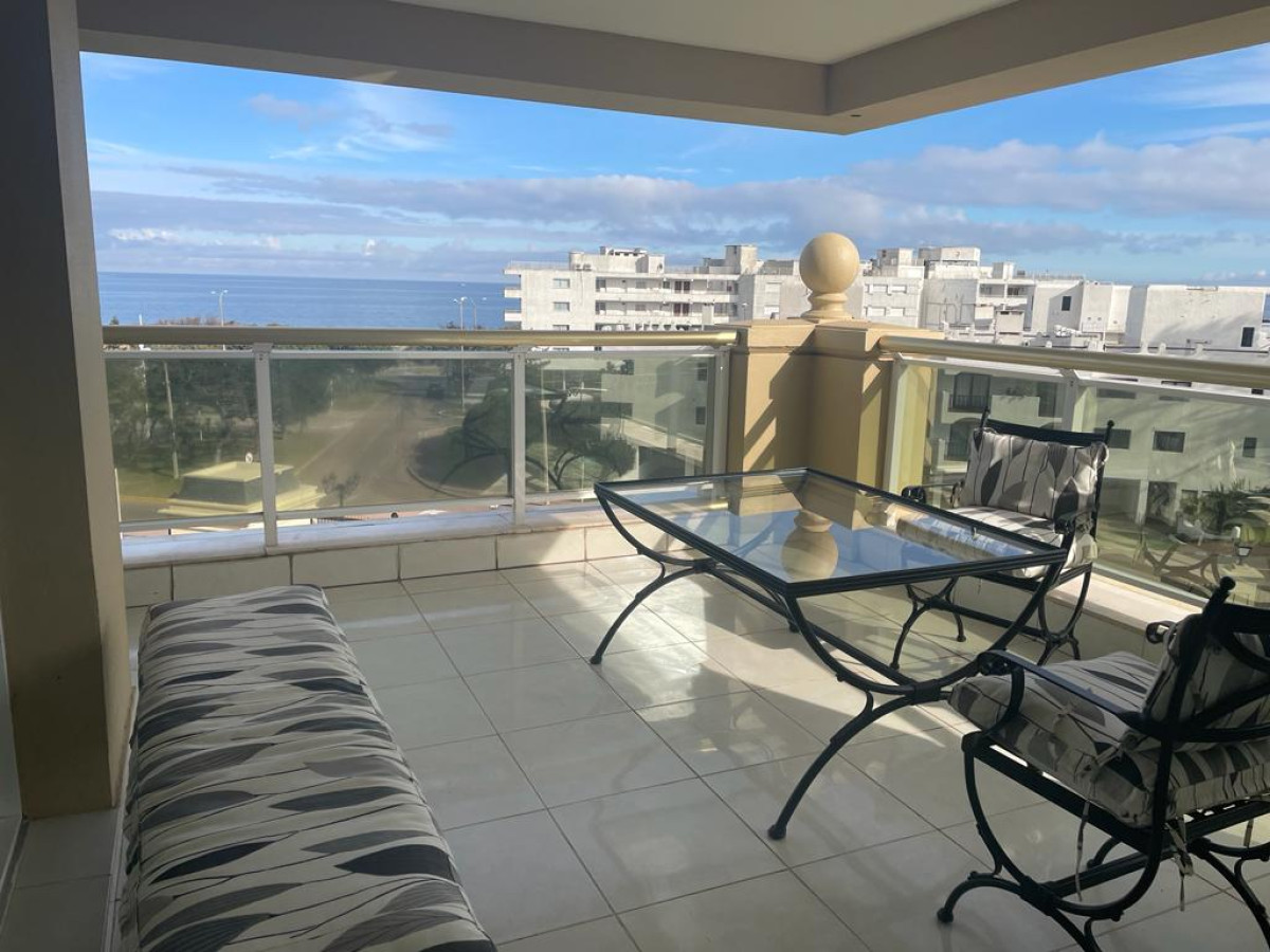 Apartamento en venta en Mansa, Punta del Este de 3 dormitorios en suite.