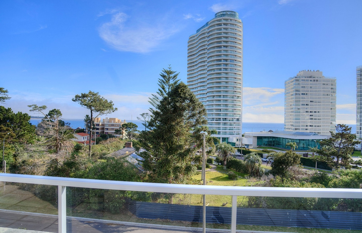 Apartamento en Venta de 3 dormitorios en Playa Mansa , Punta del este