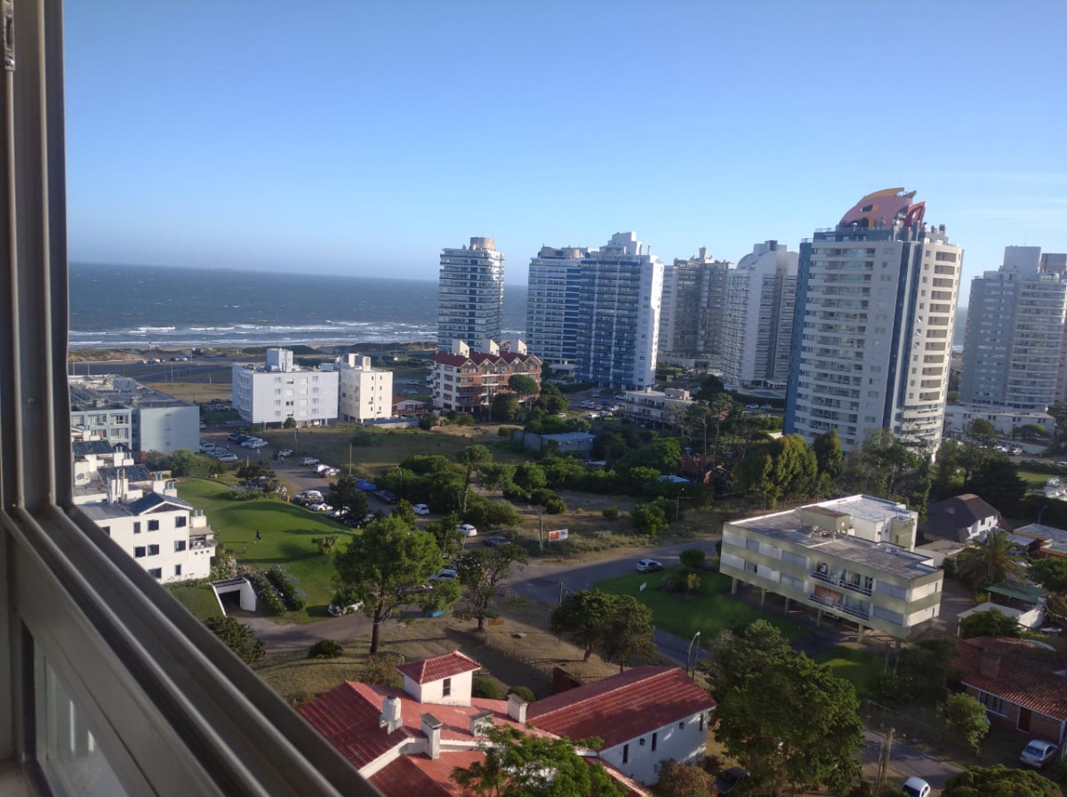 Apartamento de 2 dormitorios en venta en Punta del Este