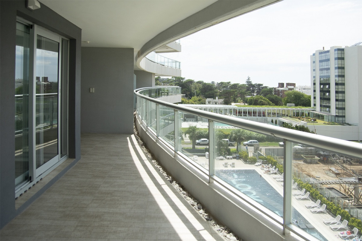 Venta Apartamento, Punta del Este en edificio de categoria