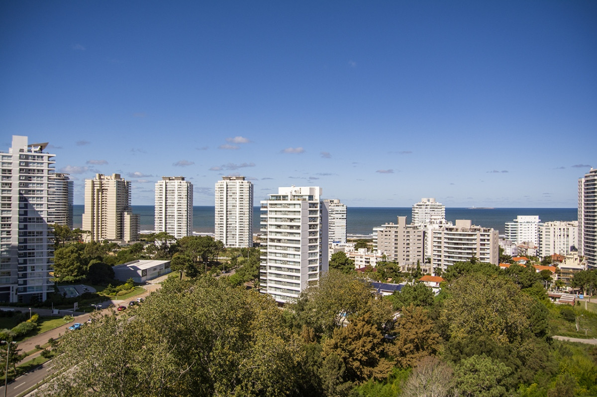 Apartamento de 3 dormitorios en Venta en Ocean Drive , Punta del este , Playa Brava 