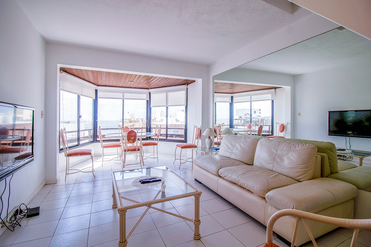Apartamento en Venta de 3 dormitorios. Peninsula , Punta del Este 