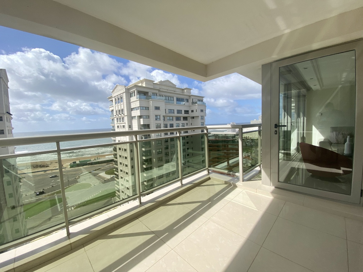 Vende apartamento de 3dormitorios en Brava- Punta del Este