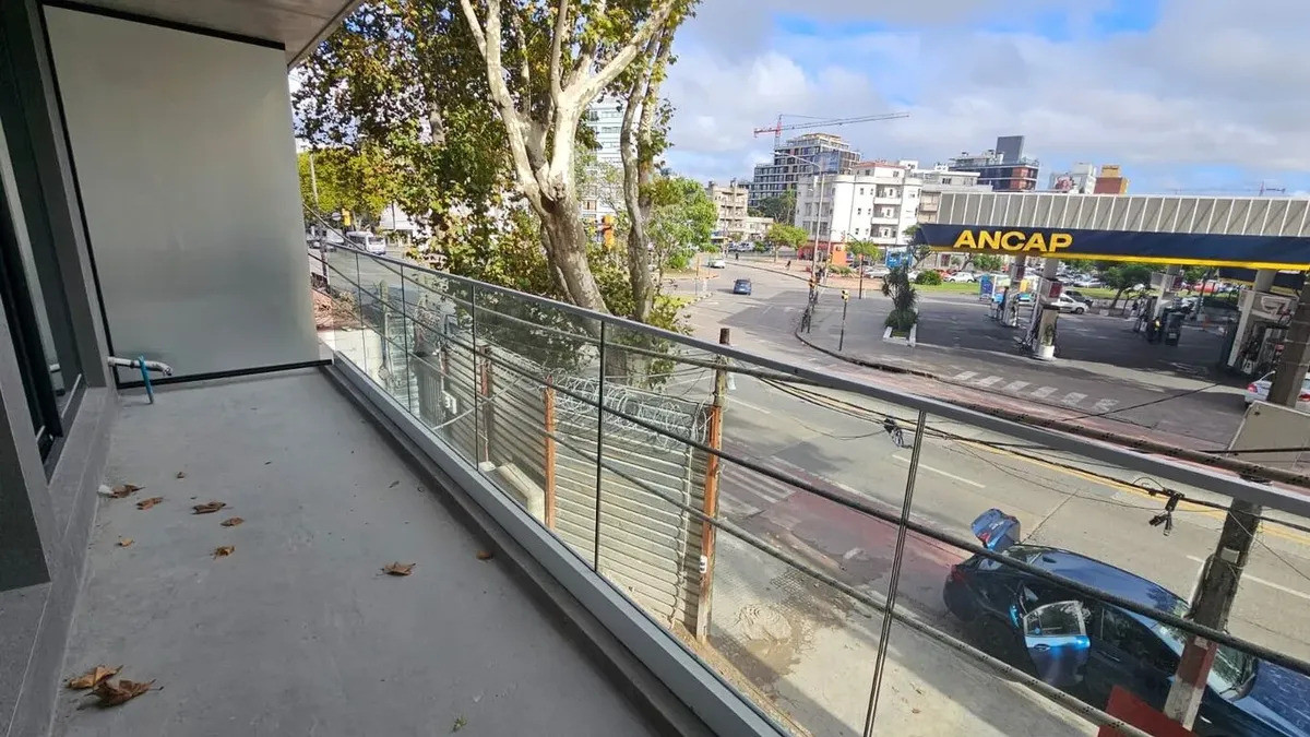 Se vende monoambiente en edificio con piscina, La Blanqueada,Montevideo.Ideal Inversores!