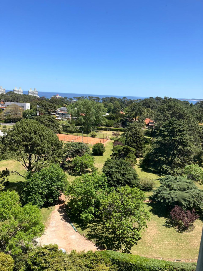 Vende hermoso depto de 3 dormitorios con vista, Punta del Este