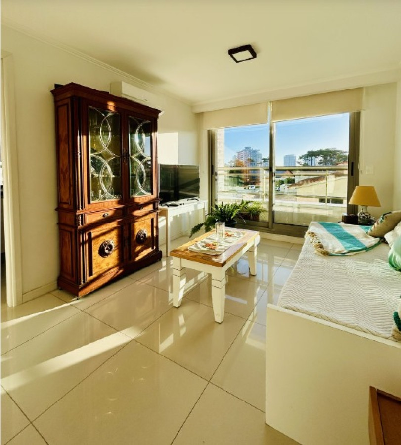 Venta Apartamento 1 dormitorio en Punta del Este con todos los servicios a metros del Shopping