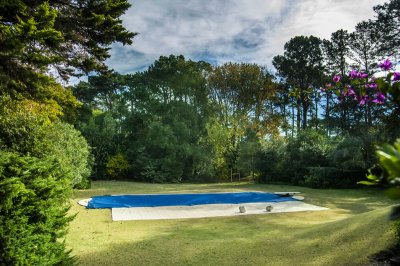 casa en venta de 4 dormitorios en lugano , punta del este  - ndm4873c