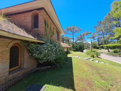 casa de 4 dormitorios en venta en golf - ndm5228c