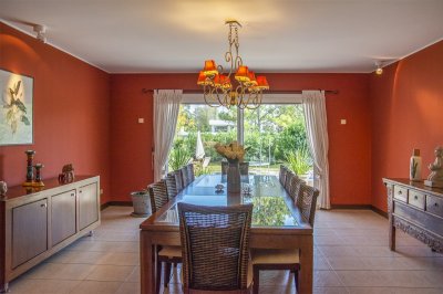 espectacular mansion en zona golf, proxima al hotel lauberge y a las propiedades mas importantes de punta del este. - ndm4813c