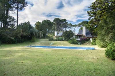 casa en venta de 4 dormitorios en lugano , punta del este  - ndm4873c