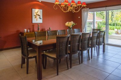 espectacular mansion en zona golf, proxima al hotel lauberge y a las propiedades mas importantes de punta del este. - ndm4813c