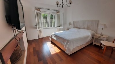 exclusiva casa de 4 dormitorios con piscina en punta del este en venta - ndm2187c