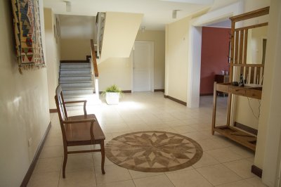 espectacular mansion en zona golf, proxima al hotel lauberge y a las propiedades mas importantes de punta del este. - ndm4813c