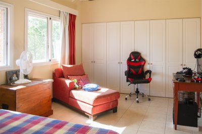 espectacular mansion en zona golf, proxima al hotel lauberge y a las propiedades mas importantes de punta del este. - ndm4813c