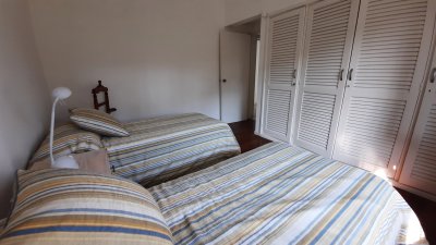 exclusiva casa de 4 dormitorios con piscina en punta del este en venta - ndm2187c