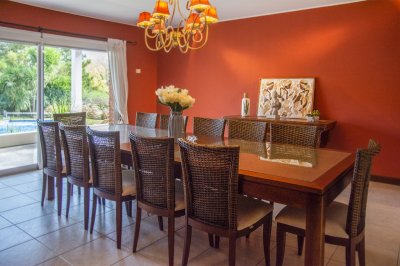 espectacular mansion en zona golf, proxima al hotel lauberge y a las propiedades mas importantes de punta del este. - ndm4813c