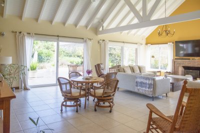 espectacular mansion en zona golf, proxima al hotel lauberge y a las propiedades mas importantes de punta del este. - ndm4813c