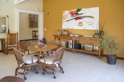 espectacular mansion en zona golf, proxima al hotel lauberge y a las propiedades mas importantes de punta del este. - ndm4813c