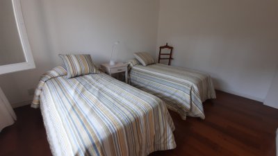 exclusiva casa de 4 dormitorios con piscina en punta del este en venta - ndm2187c