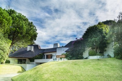 casa en venta de 4 dormitorios en lugano , punta del este  - ndm4873c