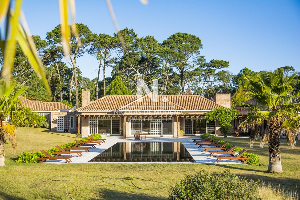 espectacular mansion en venta, beverly hills, punta del este. - ndm10721c