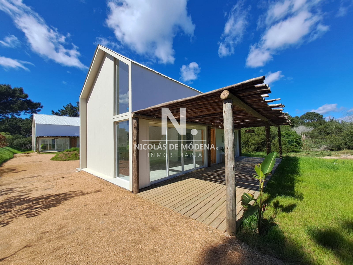 Casa a estrenar a la venta en Arenas de Jose Ignacio 2 dormitorios - NDM27482C