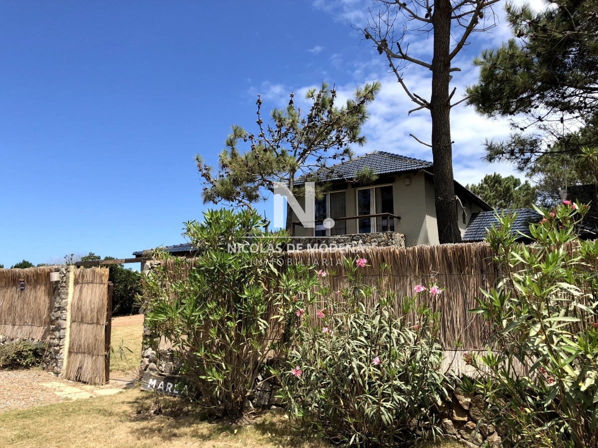 Oportunidad inigualable en Arenas de Jose Ignacio de casa en venta de 4 dormitorios  - NDM19203C