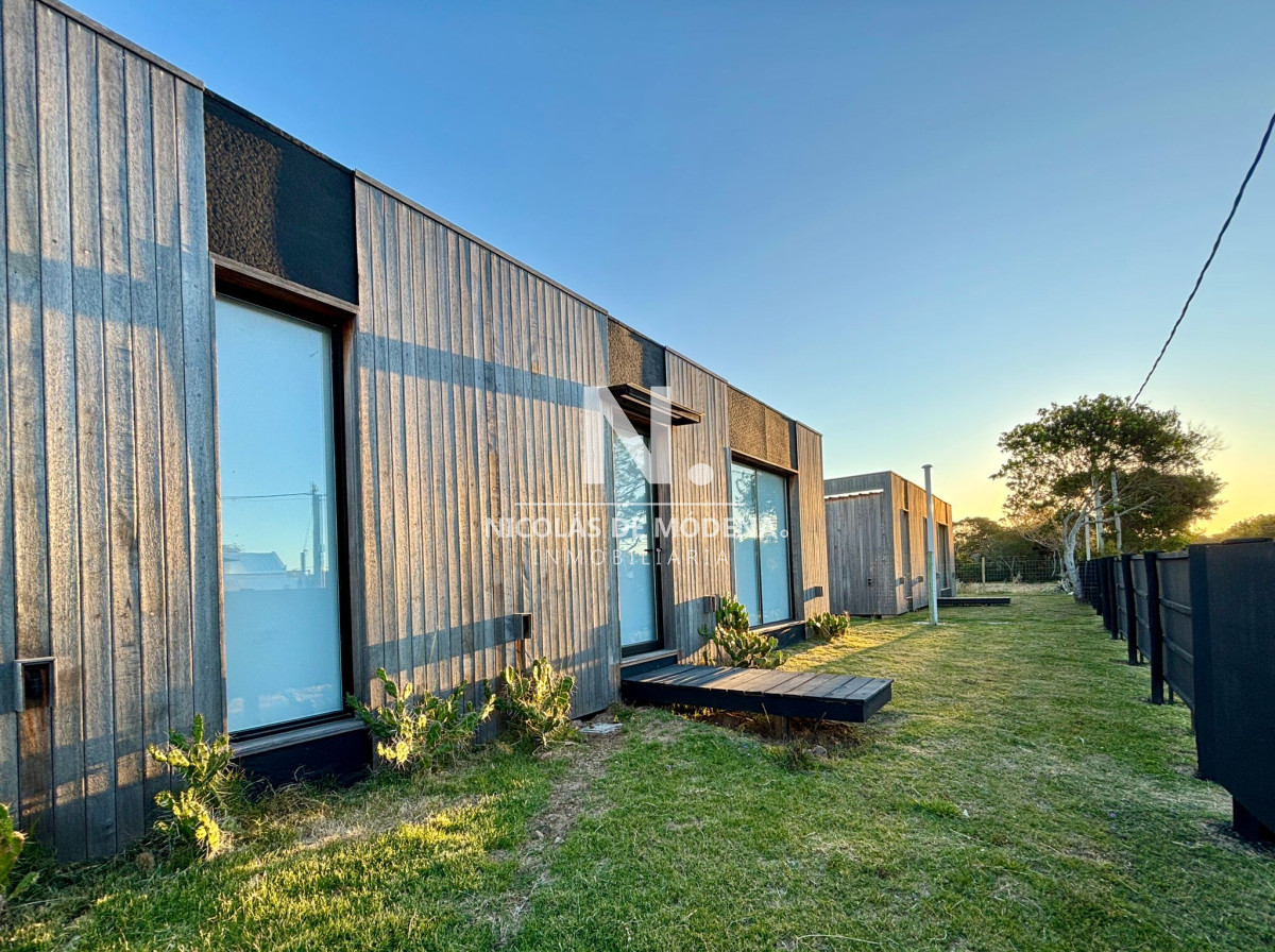 vende casa de 3 dormitorios en la juanita, jose ignacio. - ndm24869c