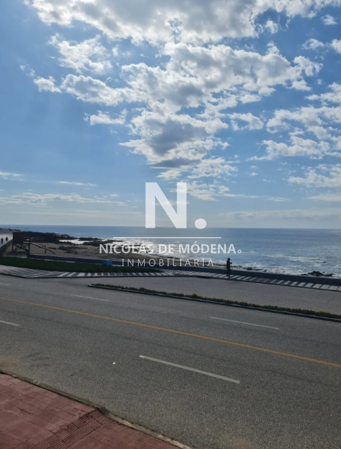 Gran casa frente al mar, Peninsula