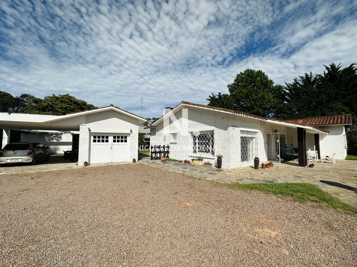 casa de gran tamaño ubicada en agradable entorno - ndm18195c