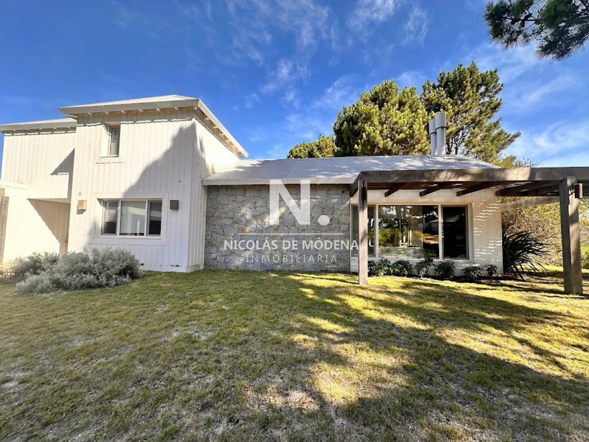 En venta casa de 4 Suites en Pinar del Faro, José Ignacio - NDM26376C