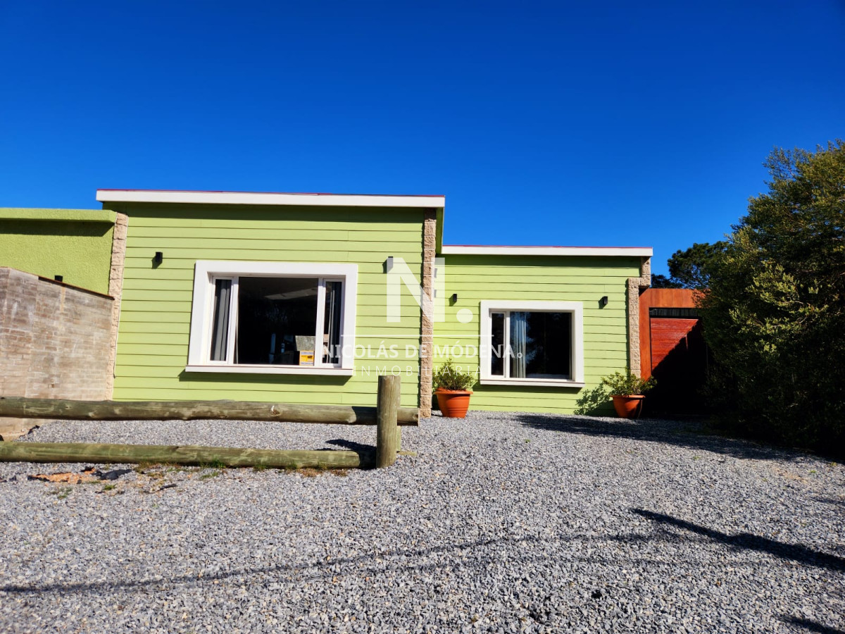 Vende Casa de 3 Dormitorios en Parque Burnett, con espacios ideales. - NDM27194C