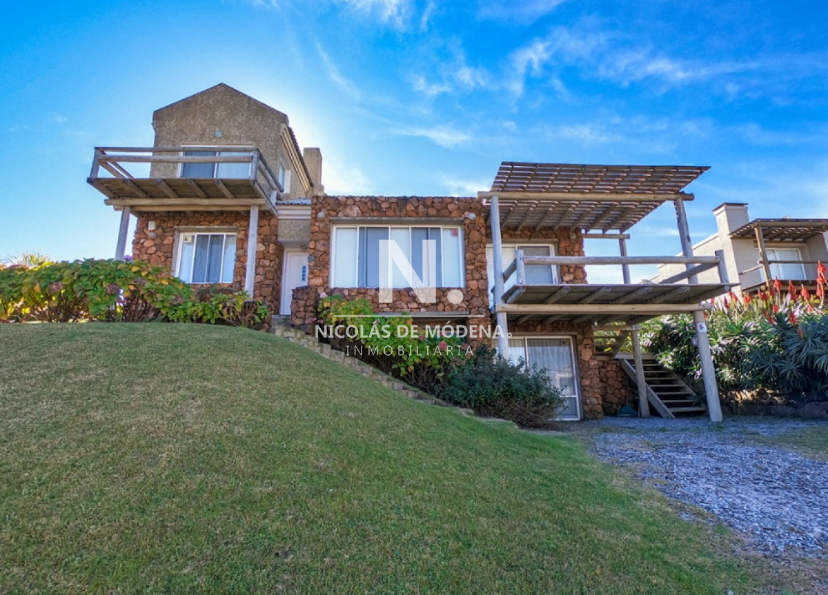 En venta casa de 3 dormitorios en Tio Tom, Punta Ballena.