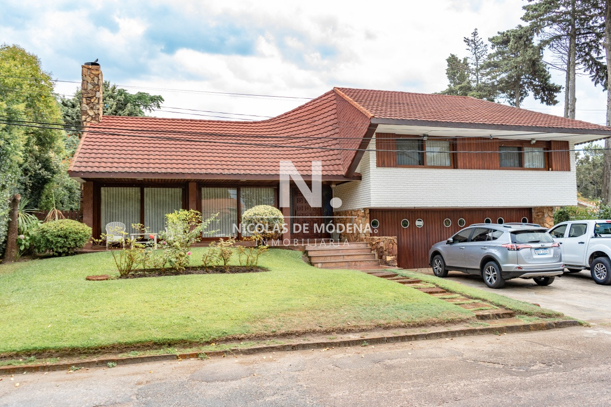 casa de gran tamaño ubicada en zona de paz y tranquilidad. - ndm15864c