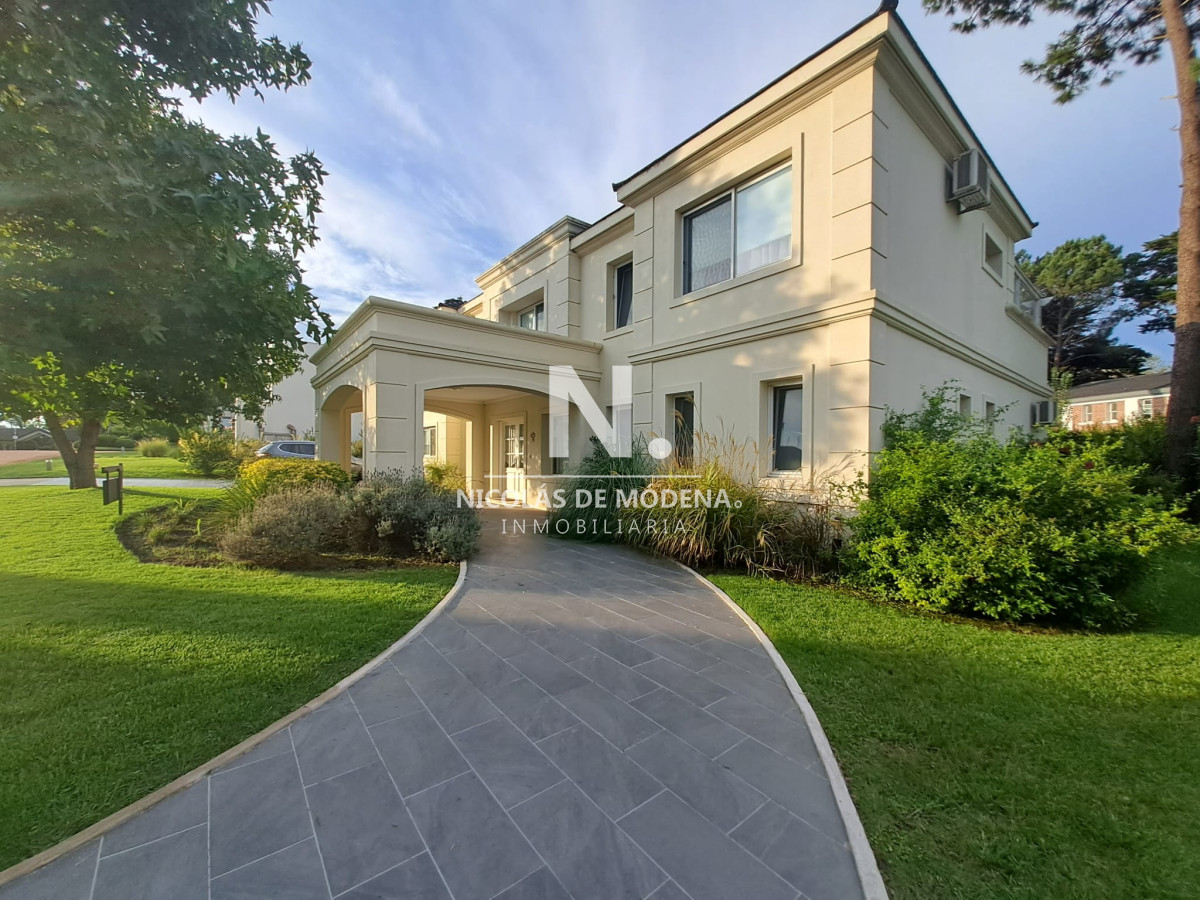 boulevard park, casa de 4 dormitaros con piscina en venta . - ndm16427c